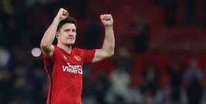 记者：姆贝莫&库尼亚随曼联前往芝加哥备战，马奎尔尚未归队