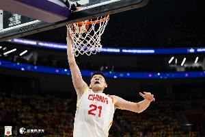 内线基本盘！胡金秋10中6拿下13分11板1断1帽