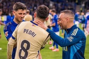 巴萨晒佩德里、卡索拉赛后交流视频：两位球场魔术师