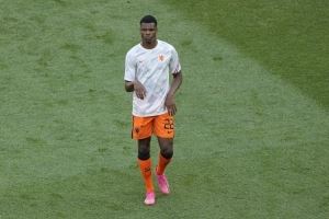 官方：邓弗里斯因伤离开荷兰队训练营，返回国米